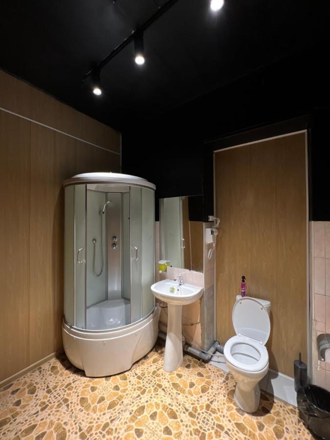 Capsule Hostel Karakol Esterno foto