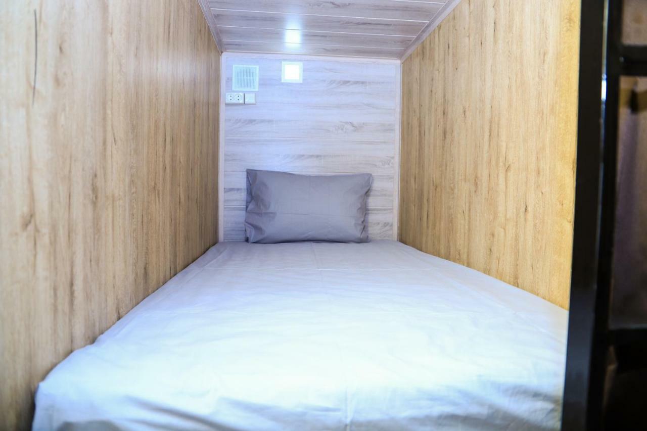 Capsule Hostel Karakol Esterno foto